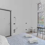 Cos54 - Exclusive Apartment With Garden In Milan